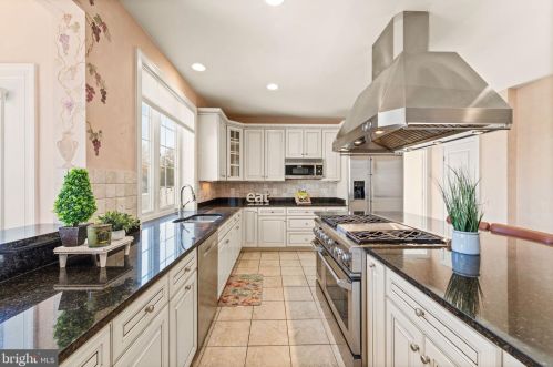 20906 Mcintosh Pl, Leesburg VA  20175-6372 exterior