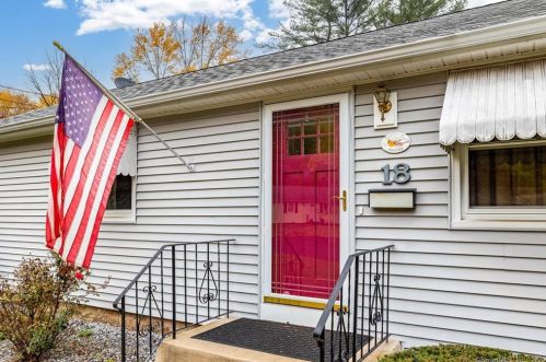 18 Spruce St, Bloomfield, CT 06002-2825
