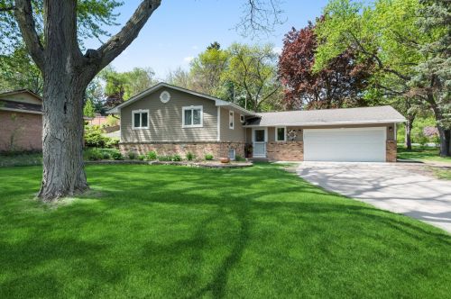 952 Brooks Ave, Saint Paul, MN 55113-3339