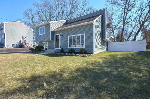 16 Patricia Dr, Providence, RI 02904-4047