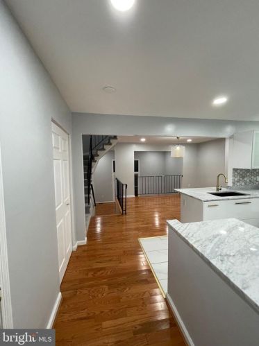 2344 Horseferry Ct, Herndon, VA 20191-2742