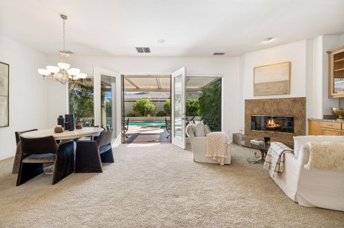 2 King Edward Ct, Rancho Mirage CA  92270-1621 exterior