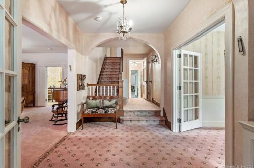 130 Revonah Ave, Stamford, CT 06905-4013