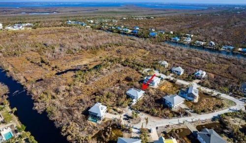 686 Spartina Ct, Sanibel, FL 33957-5400