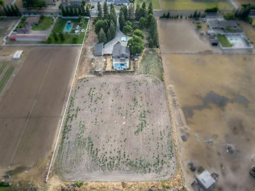 1812 Golf Rd, Turlock CA  95380-9746 exterior