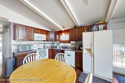 108 Monterey Dr, Bricktown NJ  08723-7009 exterior