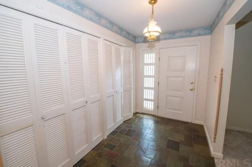 15651 Windingbrook Dr, Mishawaka, IN 46545-1548