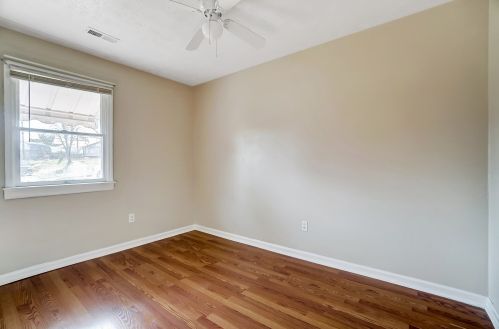 19 Plymouth Ln, Covington KY 41018-2757 exterior