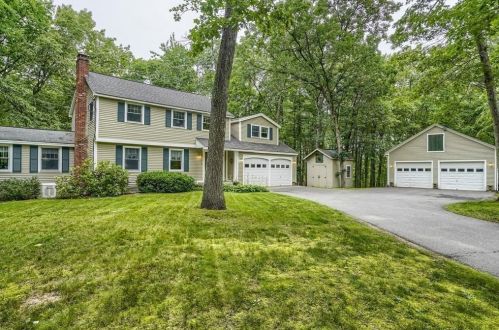 15 Danbury Cir, Amherst NH  03031-2016 exterior