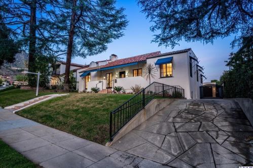 1570 Pacific Ave, Glendale, CA 91202-1214