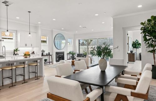 1162 Shamrock Dr, Campbell CA  95008-6118 exterior