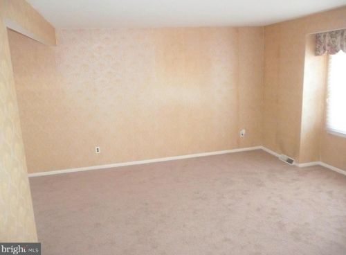 322 Stanwood Rd, Fairless Hills, PA 19030-2524