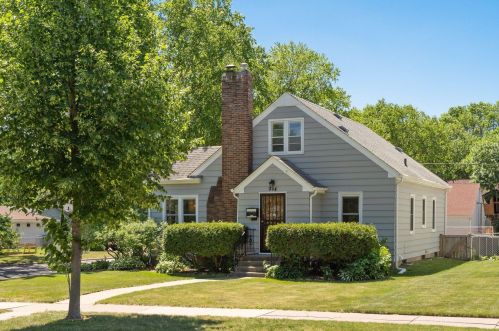 944 Iowa Ave, Saint Paul, MN 55117-3357