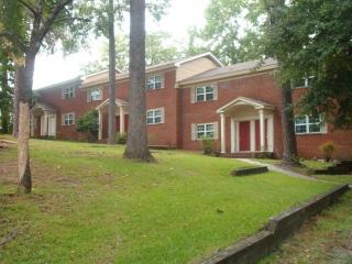 2432 Bragg Blvd, Fayetteville NC  28303-4280 exterior
