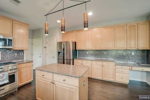 44 Hunters Run, Oakland NJ  07436-2344 exterior