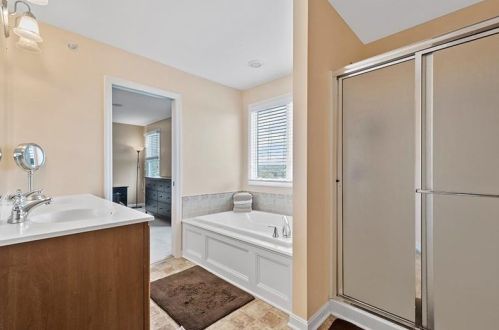 1052 Woodlawn Dr, Canonsburg PA  15317-5451 exterior