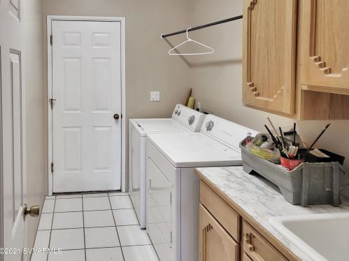 35 Sedona Rd, Sedona AZ 86351-7215 exterior