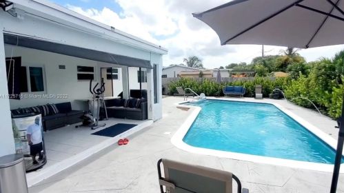 6900 3rd St, Hollywood FL  33023-1112 exterior