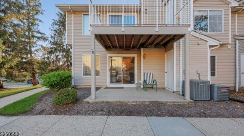 15 Ray Ct, Bedminster NJ  07921-1632 exterior