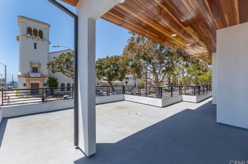 242 Broadway, Redondo Beach CA  90277-3332 exterior