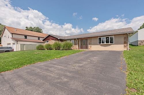 2414 Raymond Ave, Latrobe, PA 15650-3348