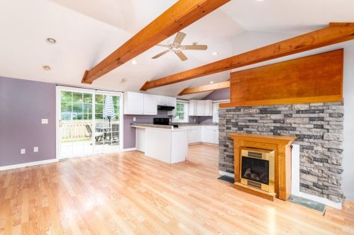 10 12th Ave, Wareham, MA 02571-1320