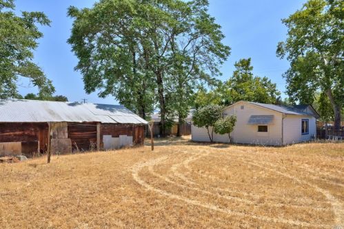 160 Thomas St, Ukiah CA  95482-5822 exterior