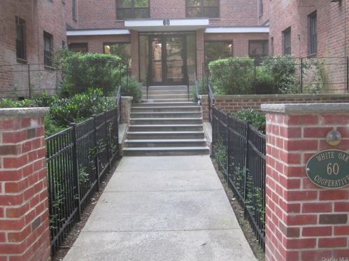 60 White Oak St, New Rochelle NY  10801-1740 exterior