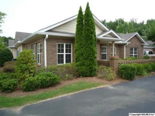 34 Valley Way Cir, Huntsville, AL 35802-2572