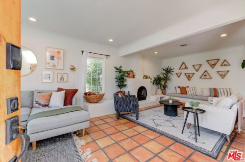 11161 Blix St, North Hollywood, CA 91602-1235