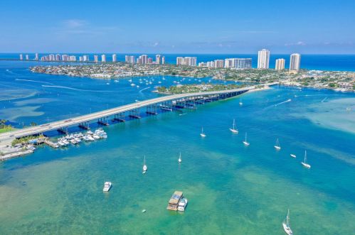 1241 Bimini Ln, West Palm Beach FL  33404-2770 exterior