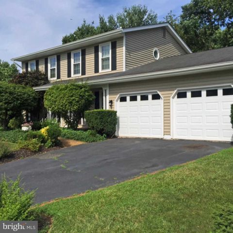 1319 Mason Mill Ct, Herndon, VA 20170-5700