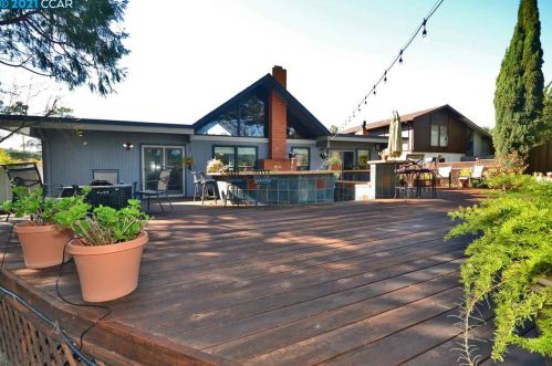 2480 Ln Canada Ct, Pinole CA exterior