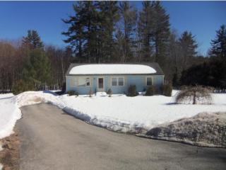 5 Oriole Ln, Londonderry NH  03053-3953 exterior