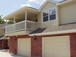 1205 Lovett St, Tomball TX  77375-2415 exterior