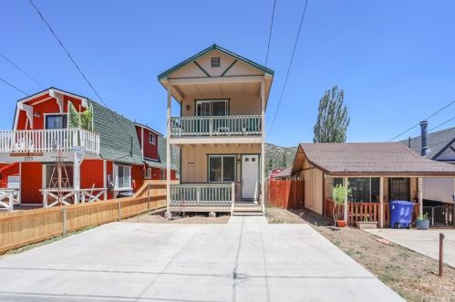 1031 Fairway Blvd, Big Bear City, CA 92314-8401