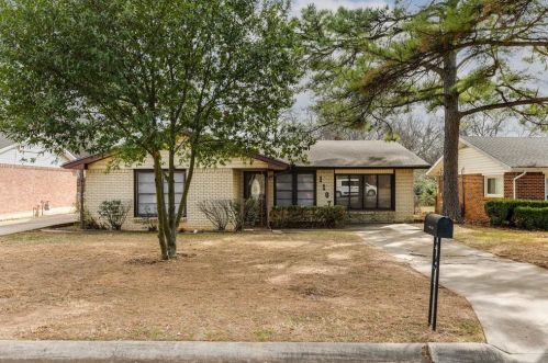 1107 Davis St, Cleburne, TX 76033-8716