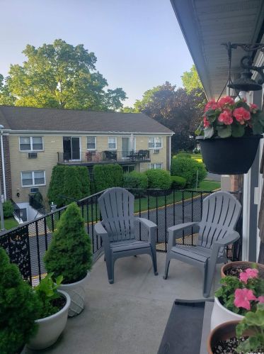 3227 Wilshire Ln, Oakdale, NY 11769-1445