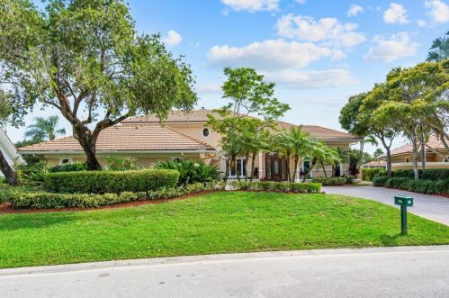 106 Sandbourne Ln, West Palm Beach, FL 33418-8086