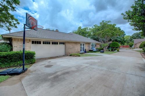 4516 Shady Lake Dr, Fort Worth, TX 76180-8074