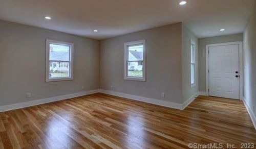 242 Meadowside Rd, Milford CT  06460-4528 exterior