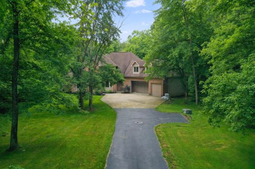 5568 Plumb Rd, Galena, OH 43021-9736
