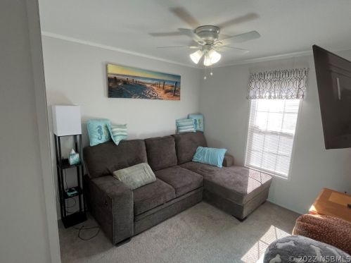 5266 Pineland Ave, Daytona Beach FL  32127-8218 exterior