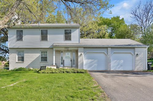 10709 Brunswick Cir, Minneapolis, MN 55438-1807