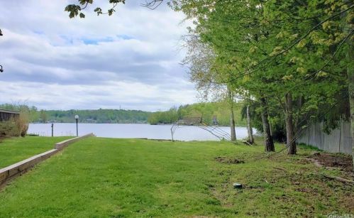 29 Horseshoe Lake Rd, Kauneonga Lake NY  exterior