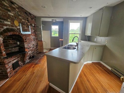 154 Walker Hill Rd, Groton, CT 06340-3535