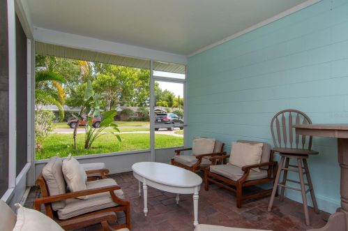 735 42nd Ave, Saint Petersburg FL  33703-4636 exterior