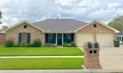 206 Myrick Dr, Houma, LA 70360-7292