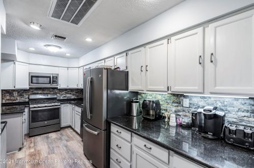 49 Cooks Bridge Rd, Jackson Twp NJ  08527-2523 exterior