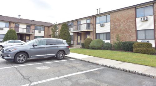 634 Cricket Ln, Woodbridge, NJ 07095-1548